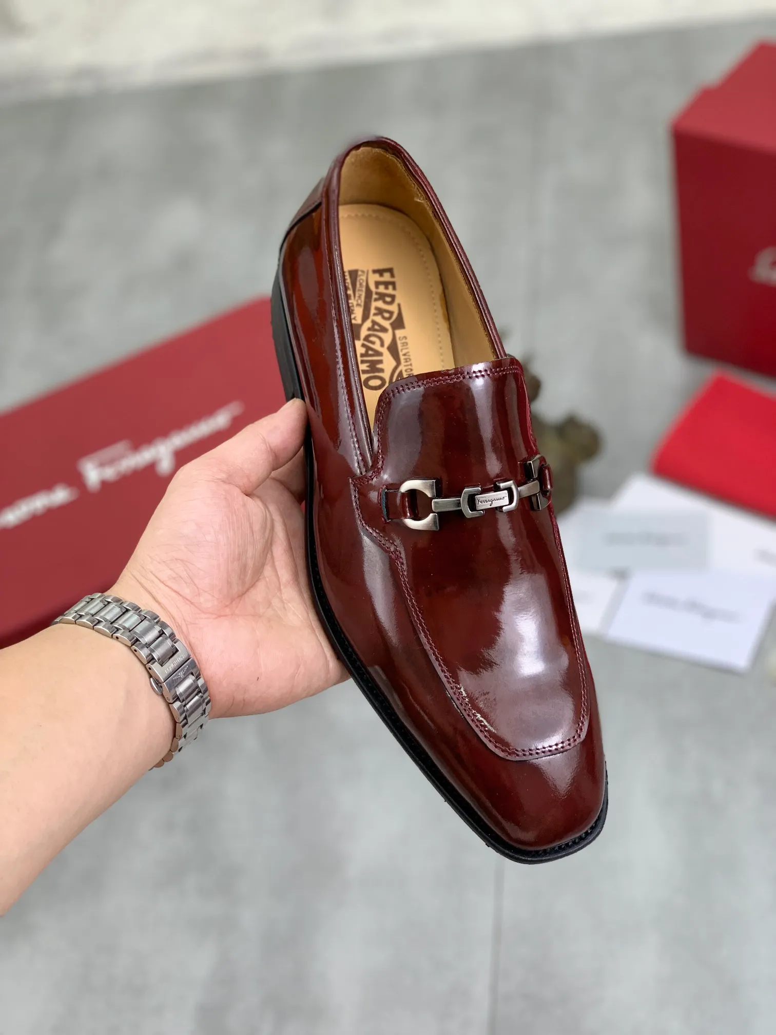 Men's Men's Shoes 💰P460💰[New Style] Water-dyed Niuli 🆘[Salvatore Ferragamo] Ferragamo's latest casual business leather shoes for men! Available at counters simultaneously! The fabric is made of specially imported original pebbled calfskin, and the lining is made of imported water-dyed cowhide. It is absolutely luxurious and leads the fashion trend. Matching code: 38-45 (46 can be customized) Black, brown and burgundy colors available